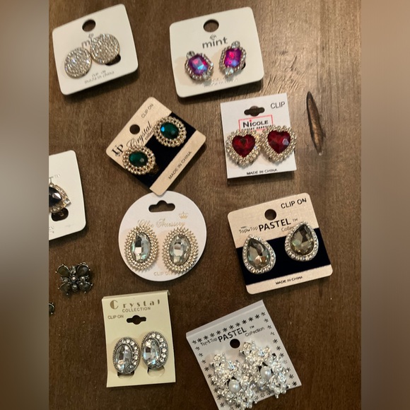 COPY - 16 PAIRS GRANDMA BLING RHINESTONE GOLD SILVER RHINESTONE PEARL CLIP ON E… - Picture 2 of 7